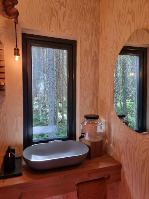 Treetop Ekne - Hytte I Skogen Med Hengebru Hotel Levanger Bagian luar foto